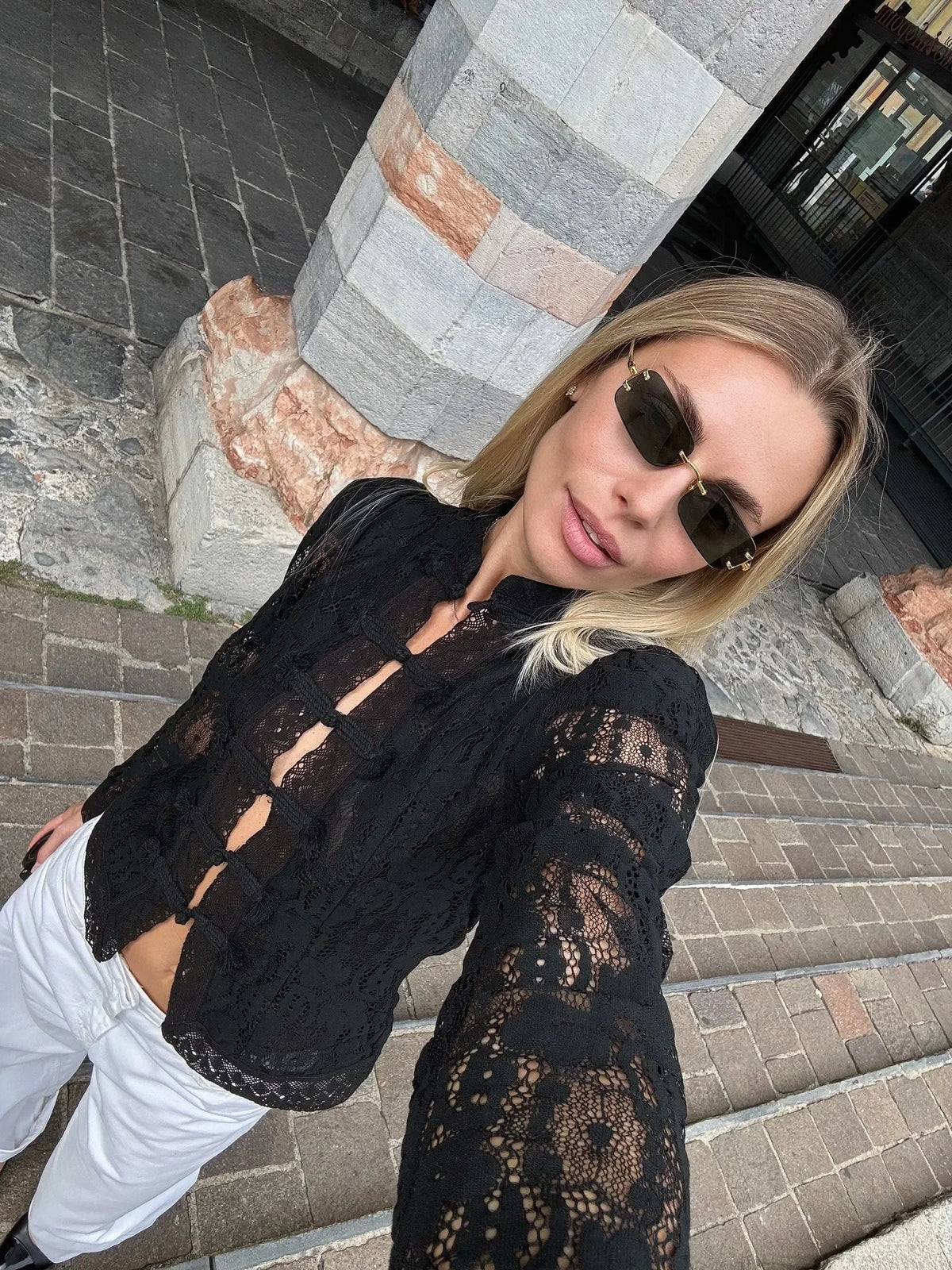 Katalina spetsblus med puffärmar