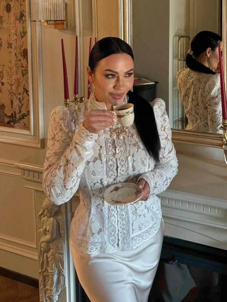 Katalina spetsblus med puffärmar