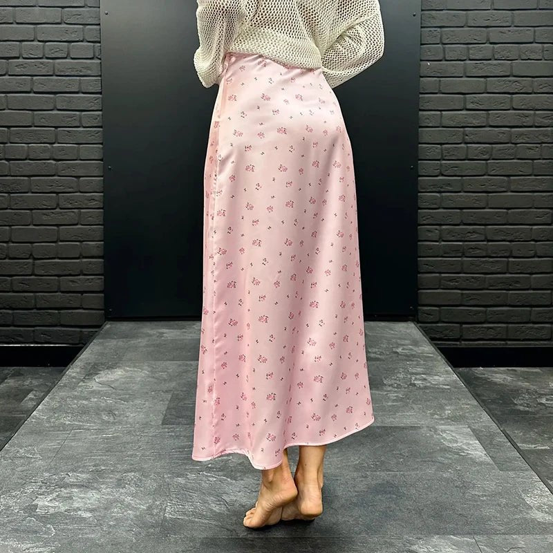 Kate mönstrad satinkjol i midi-modell med hög midja