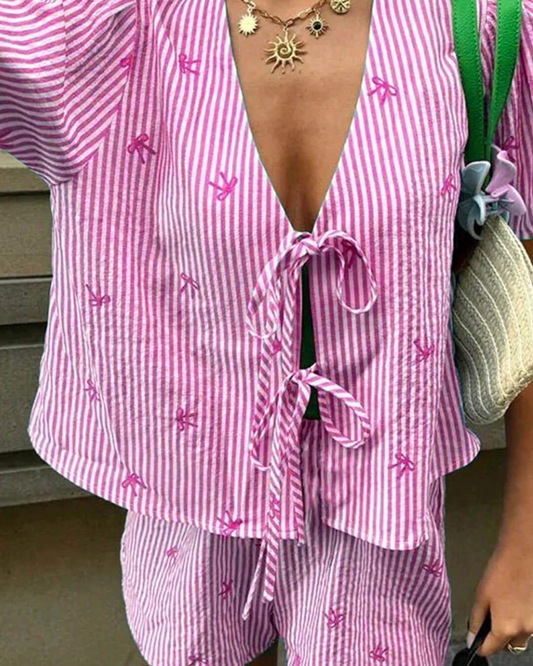 Kate randigt tvådelat shortsset med knytning framtill