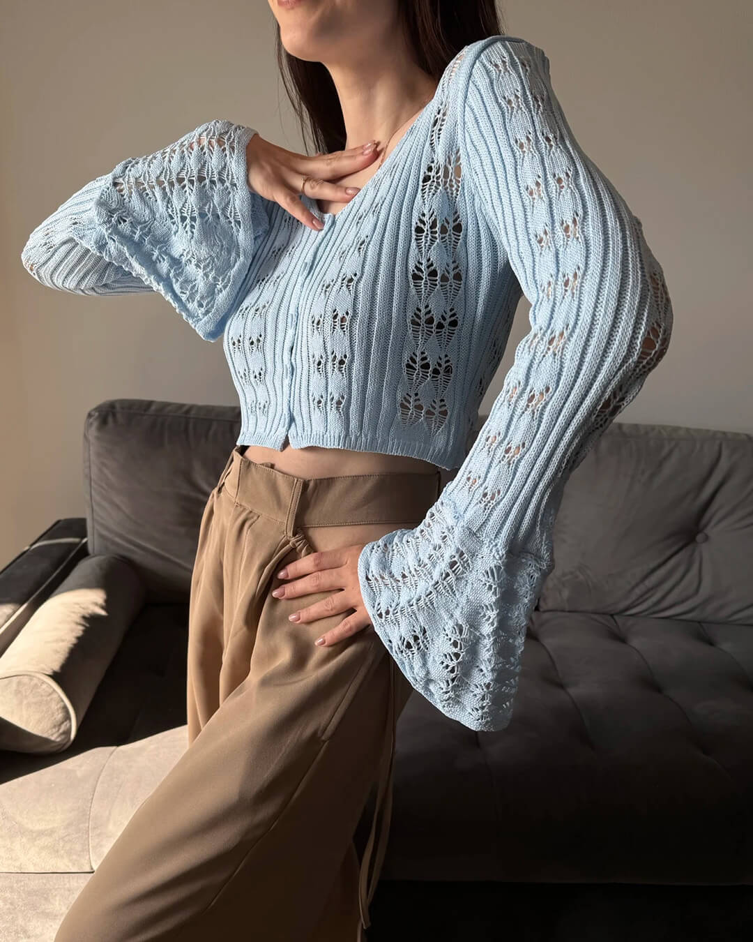 Kendall stickad kofta med utskurna detaljer