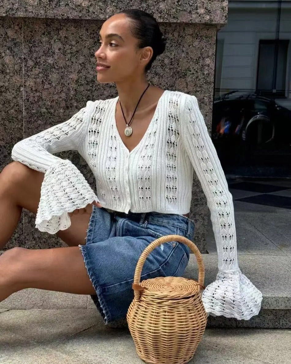 Kendall stickad kofta med utskurna detaljer