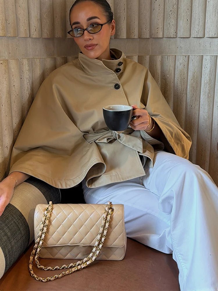 Kimberly kappa i capestil med skärp