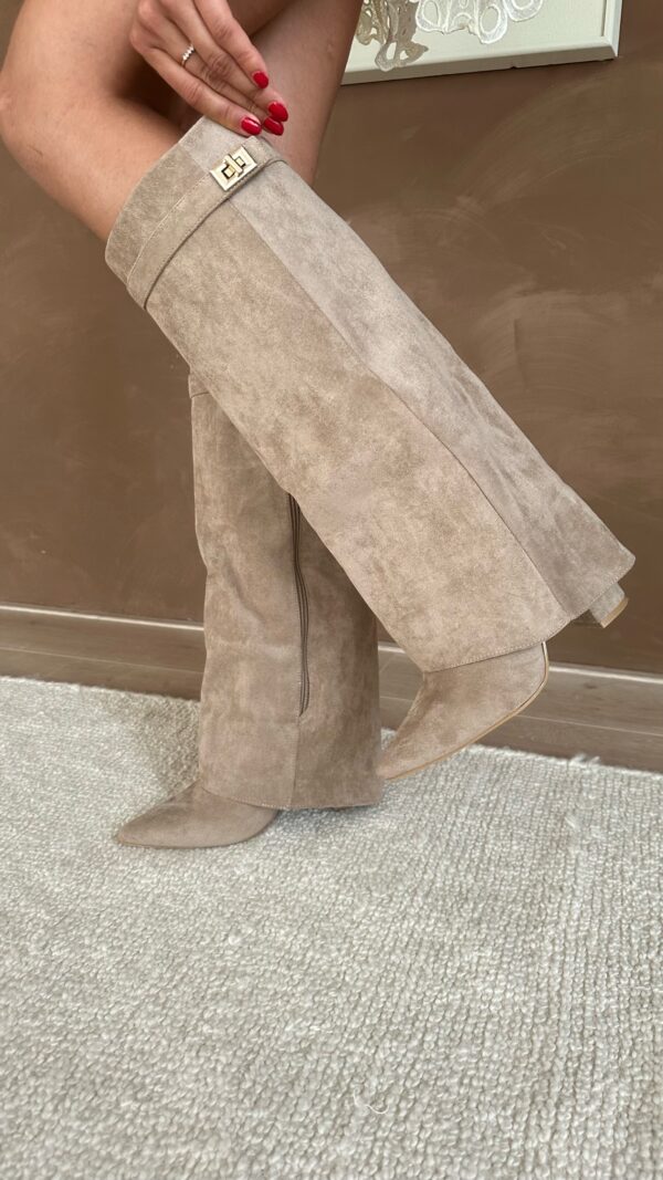 Kyla mockaboots
