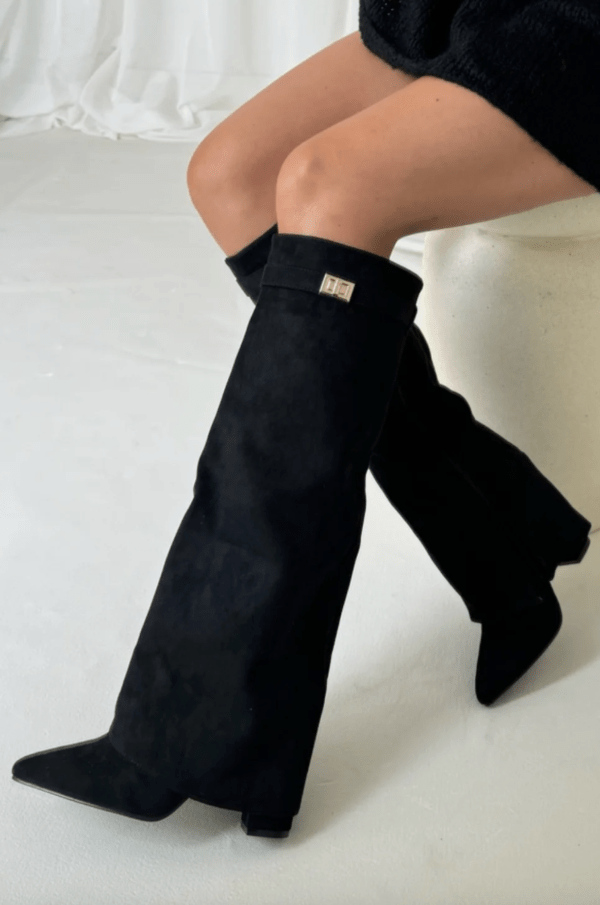 Kyla mockaboots