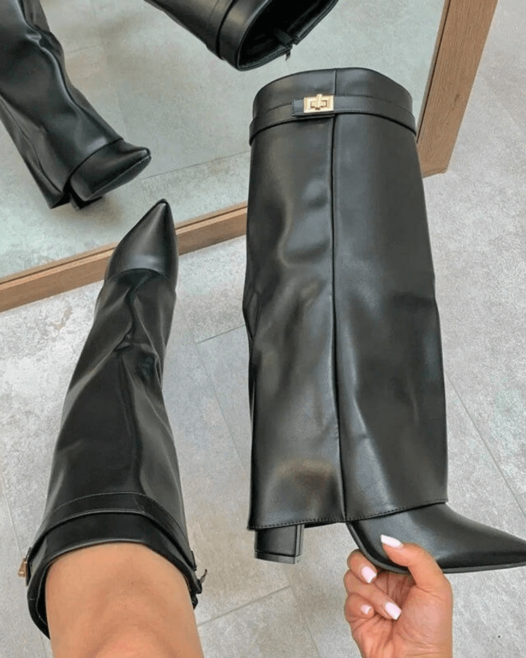 Kyla mockaboots