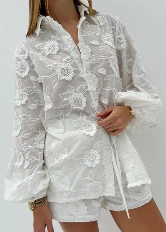 Lily transparent broderad skjorta och set med shorts med hög midja