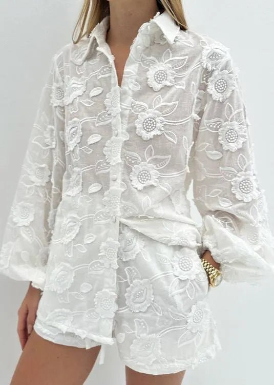 Lily transparent broderad skjorta och set med shorts med hög midja
