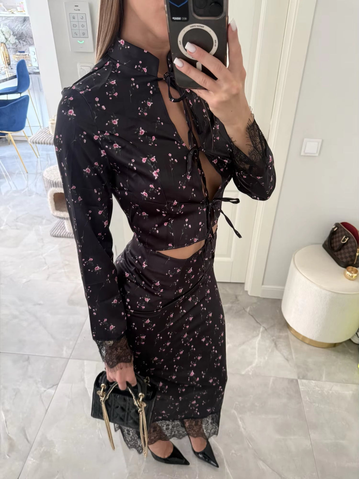 Lisa tvådelat set med spetskantad blommig topp med hålmönster och maxikjol