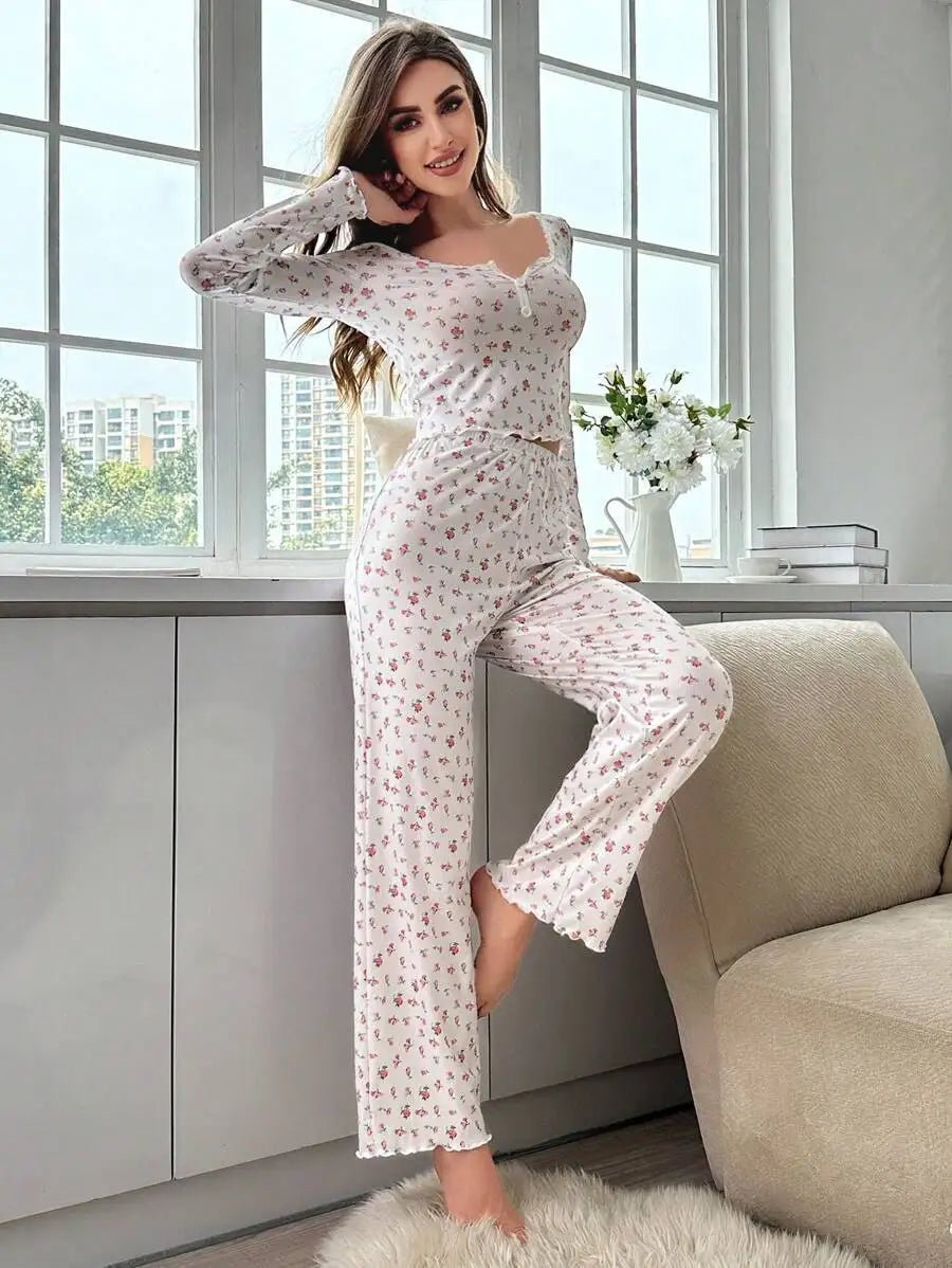 Blommigt pyjamaset med lång ärm