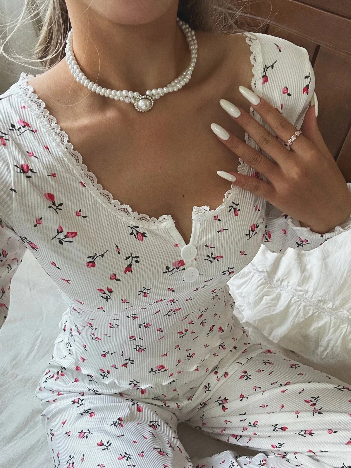 Blommigt pyjamaset med lång ärm