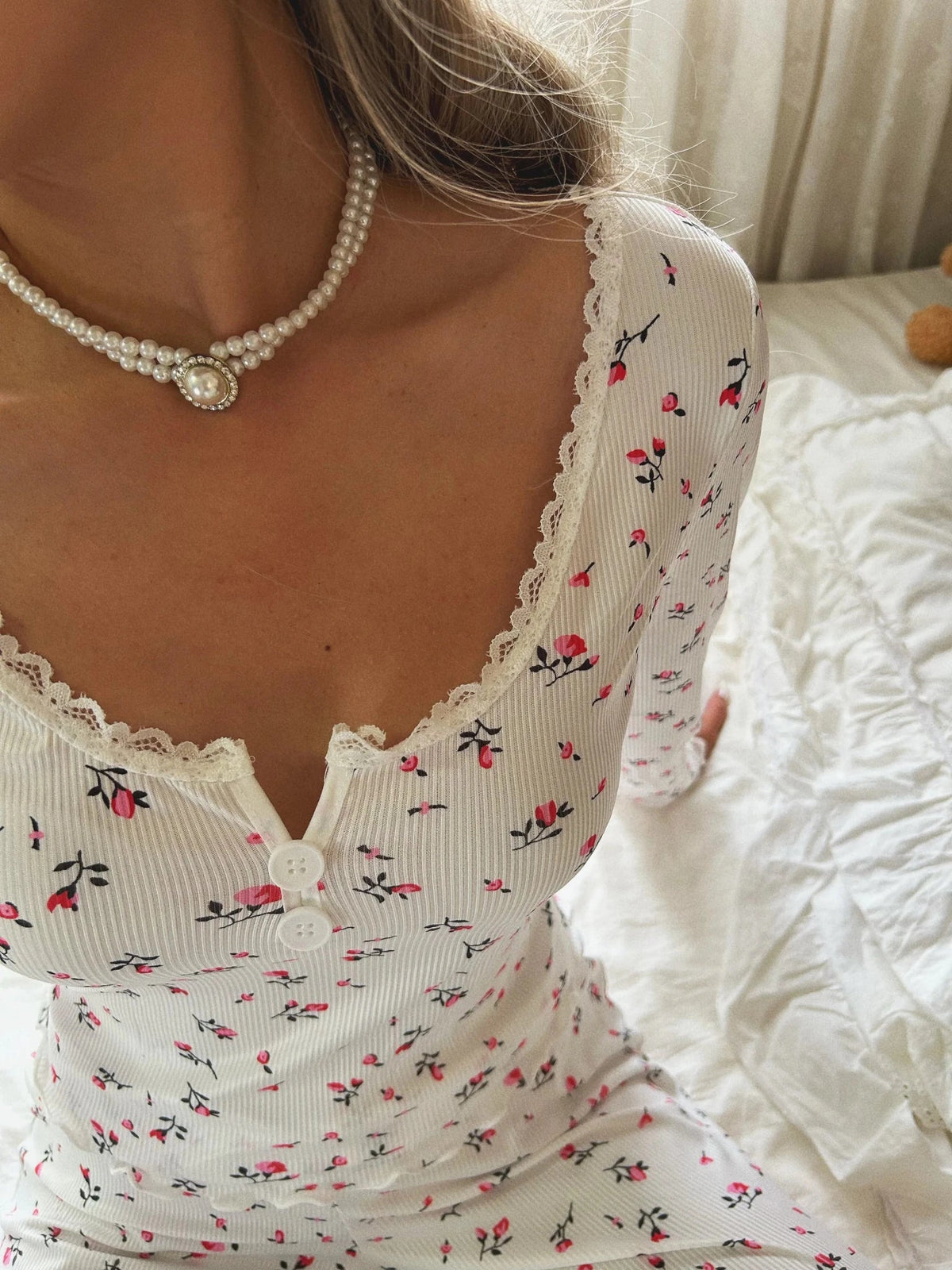 Blommigt pyjamaset med lång ärm