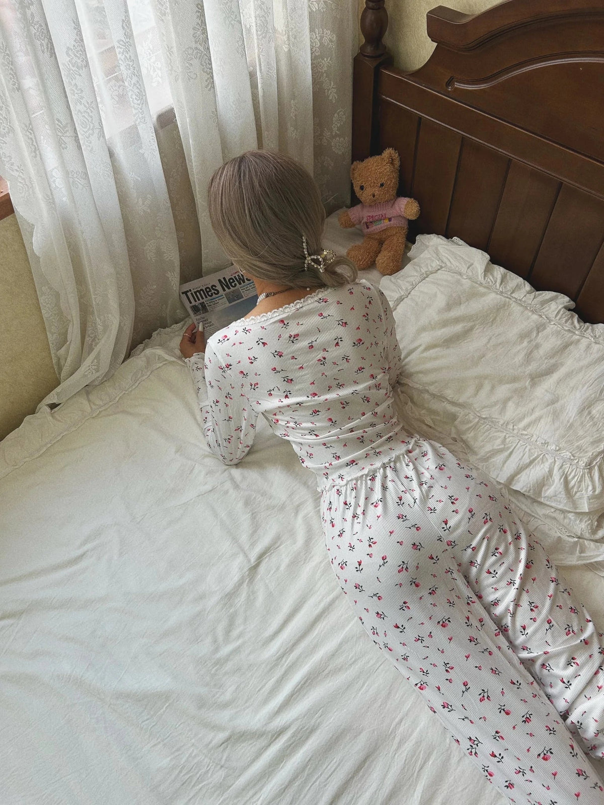 Blommigt pyjamaset med lång ärm