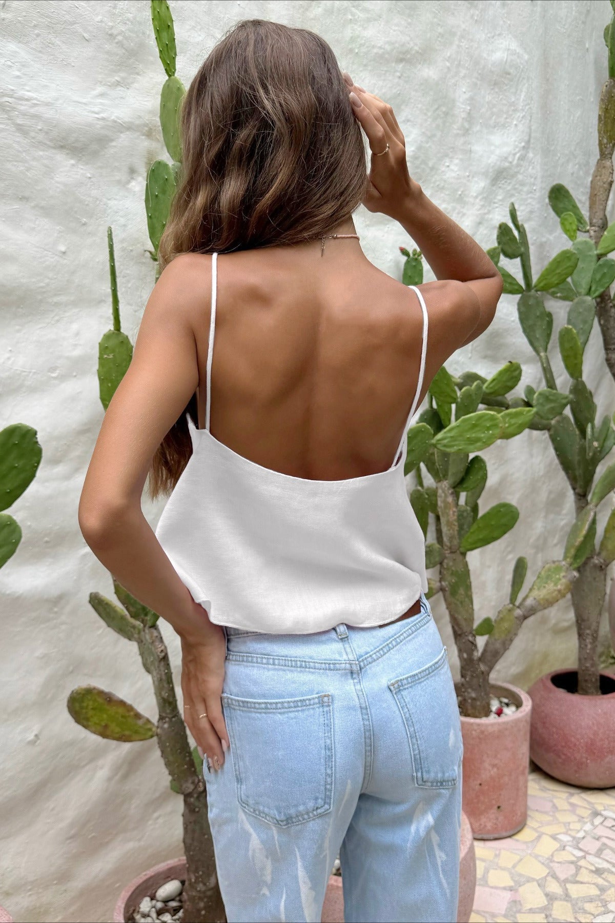 Löst sittande crop top med utskärningar och smala axelband