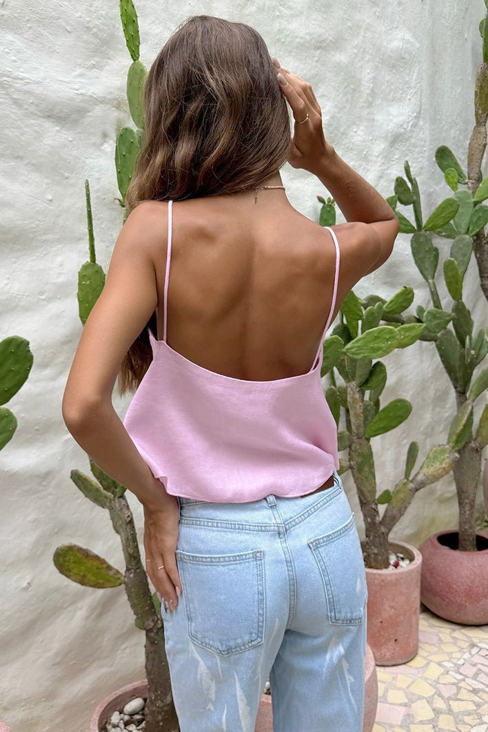 Löst sittande crop top med utskärningar och smala axelband
