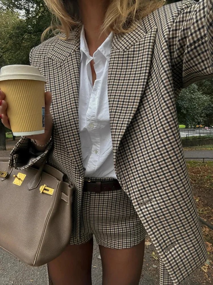 Lucy fiskbensmönstrad shortsdräkt med skärp