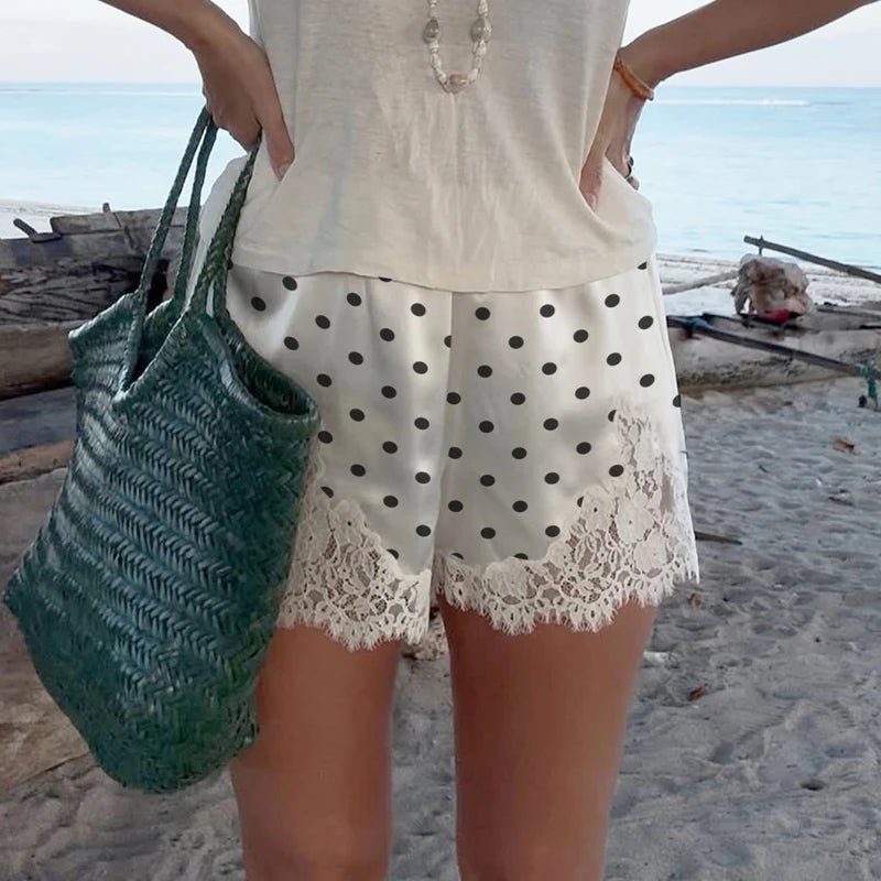 Lucy shorts i prickig satäng med spets