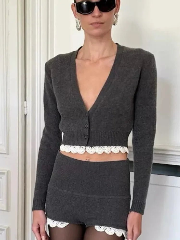 Lucys kort set med kofta och shorts med spetskant