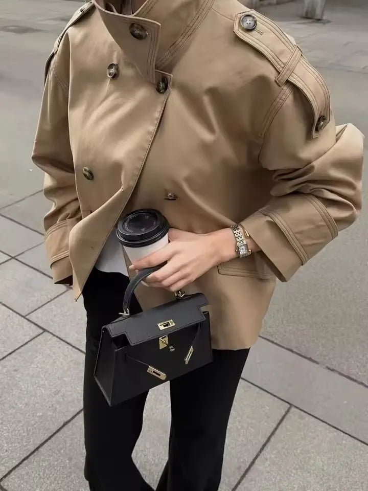 Lucy kort trenchcoat med ståkrage