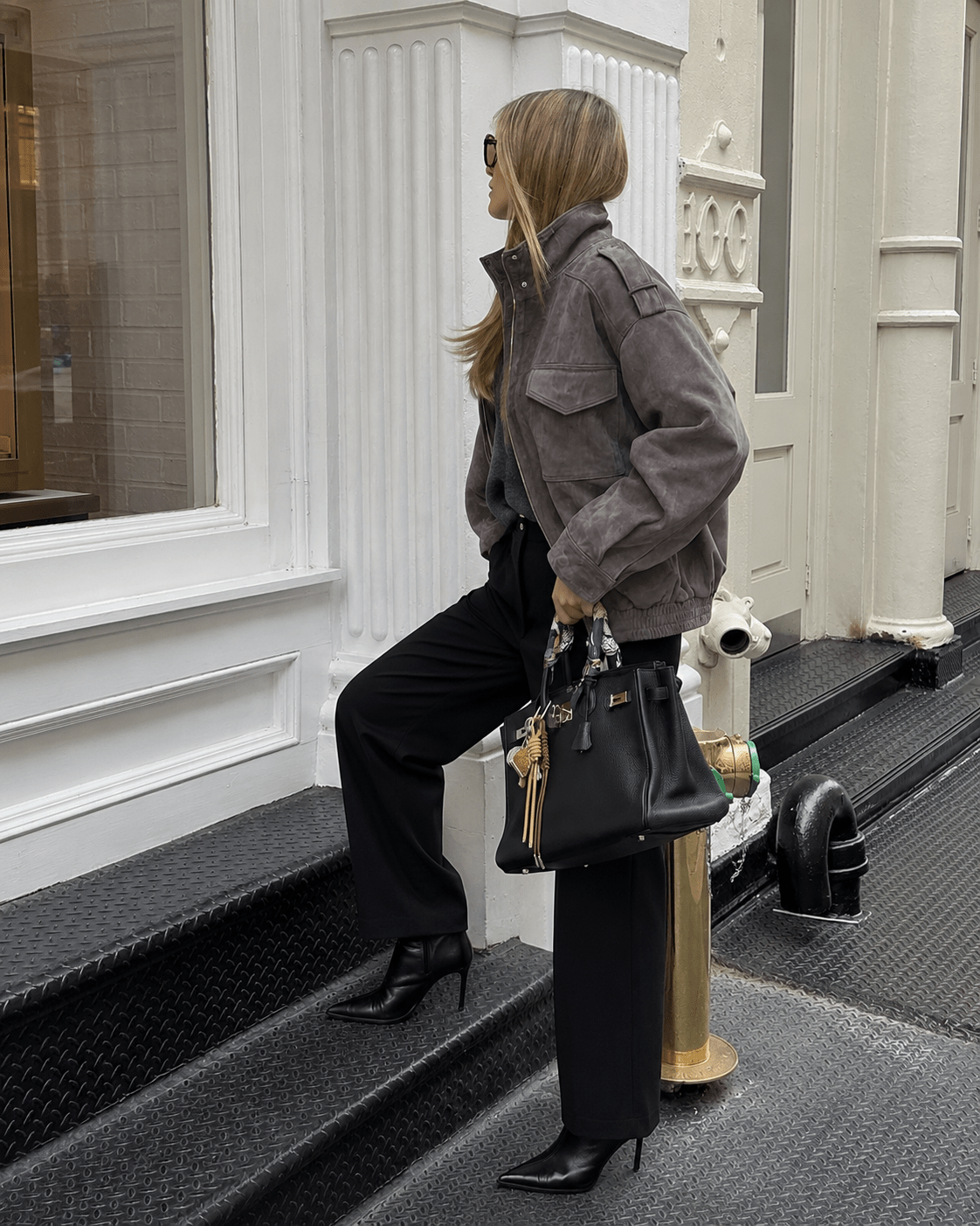Marianne jacka i mocka med hög krage och fickor