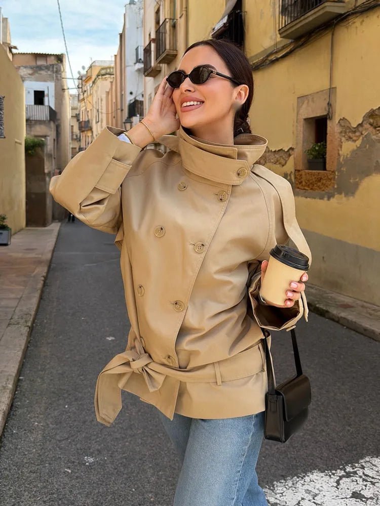 Melanie kort trenchcoat med ståkrage