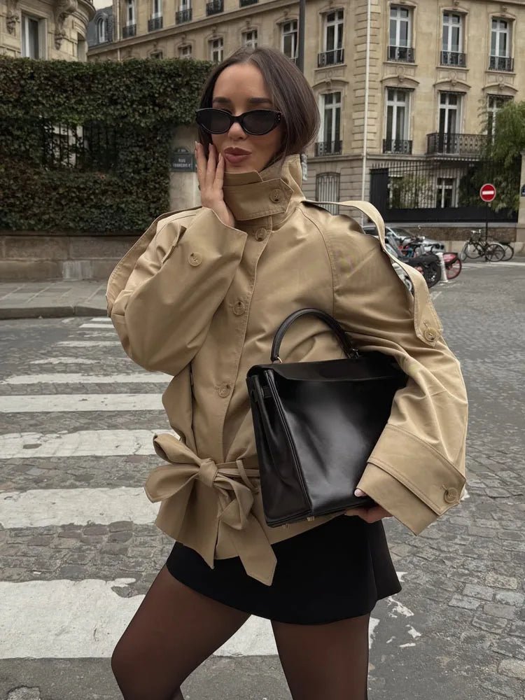 Melanie kort trenchcoat med ståkrage