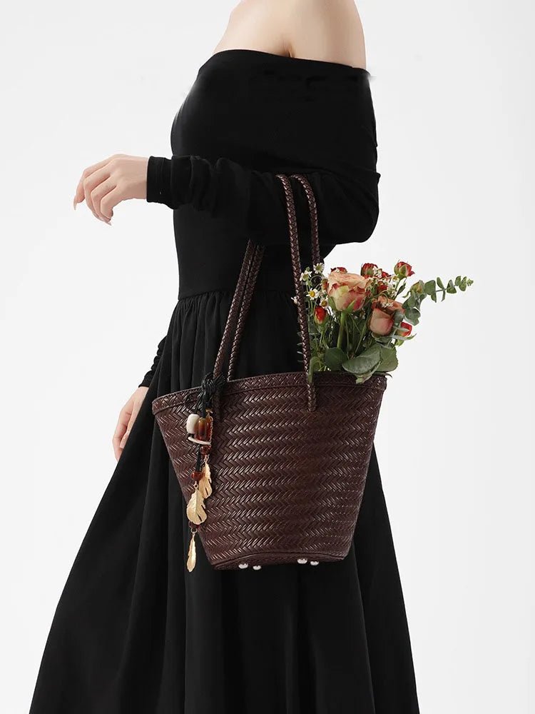 Meryls flätade bucketväska med fodral