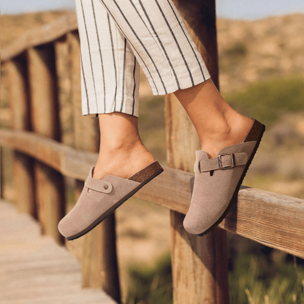 Minerva slip-in-sandaler med justerbart spänne
