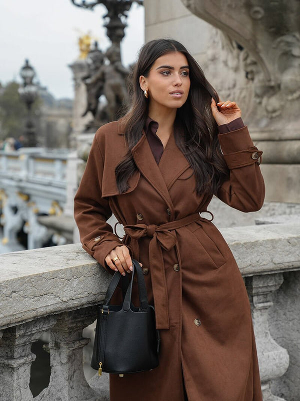Mollys trenchcoat i konstmocka