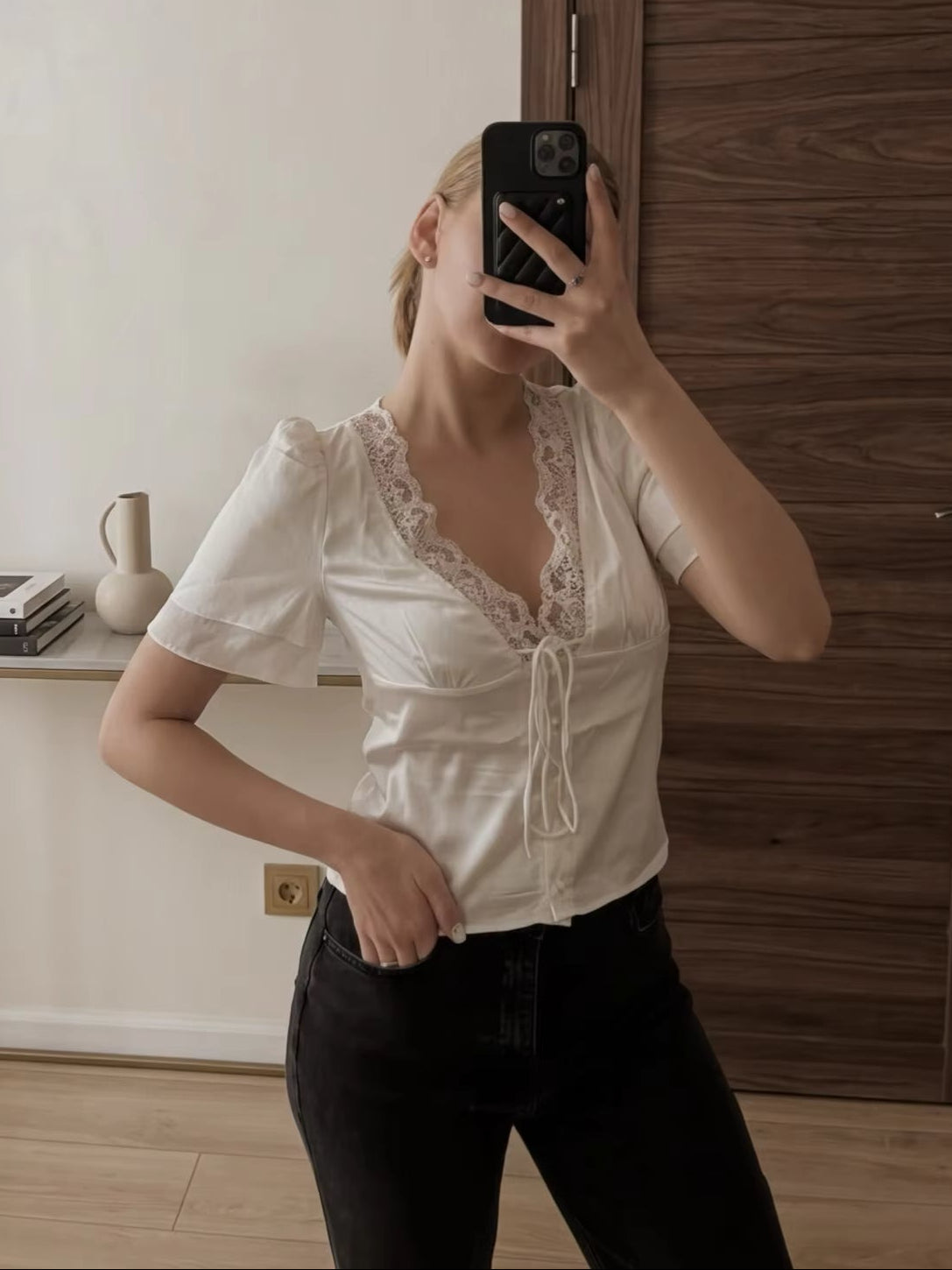 Nathalie satinblus med spets
