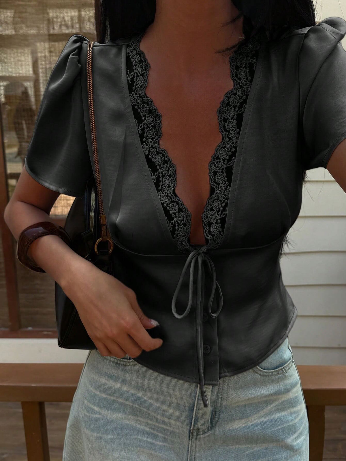 Nathalie satinblus med spets