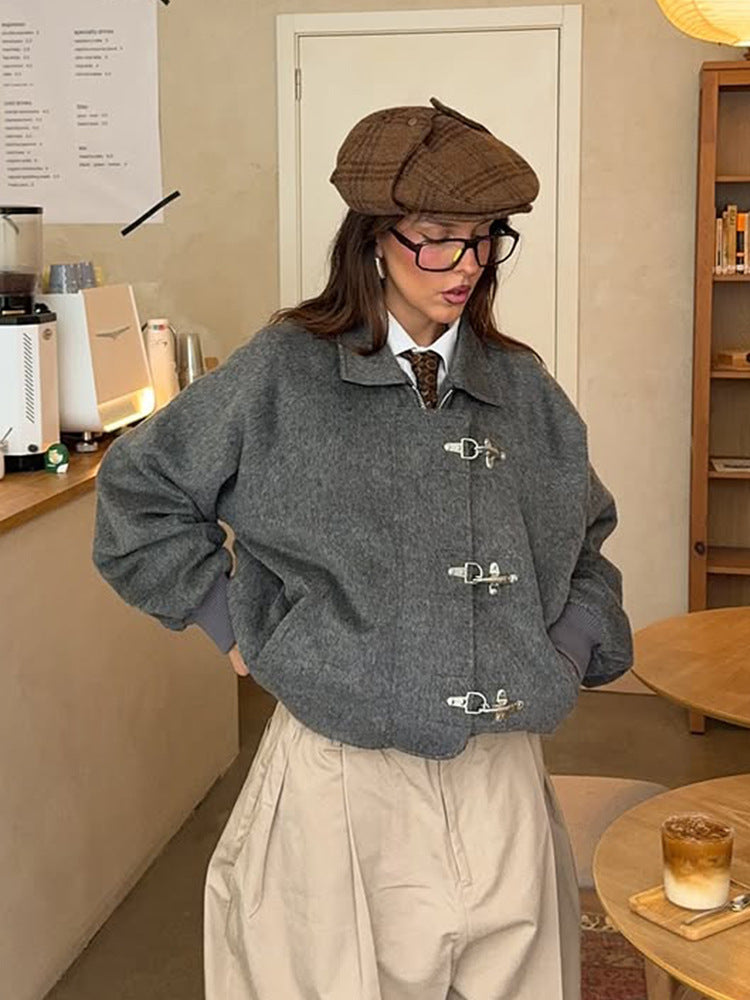 Tove kort jacka med spännen