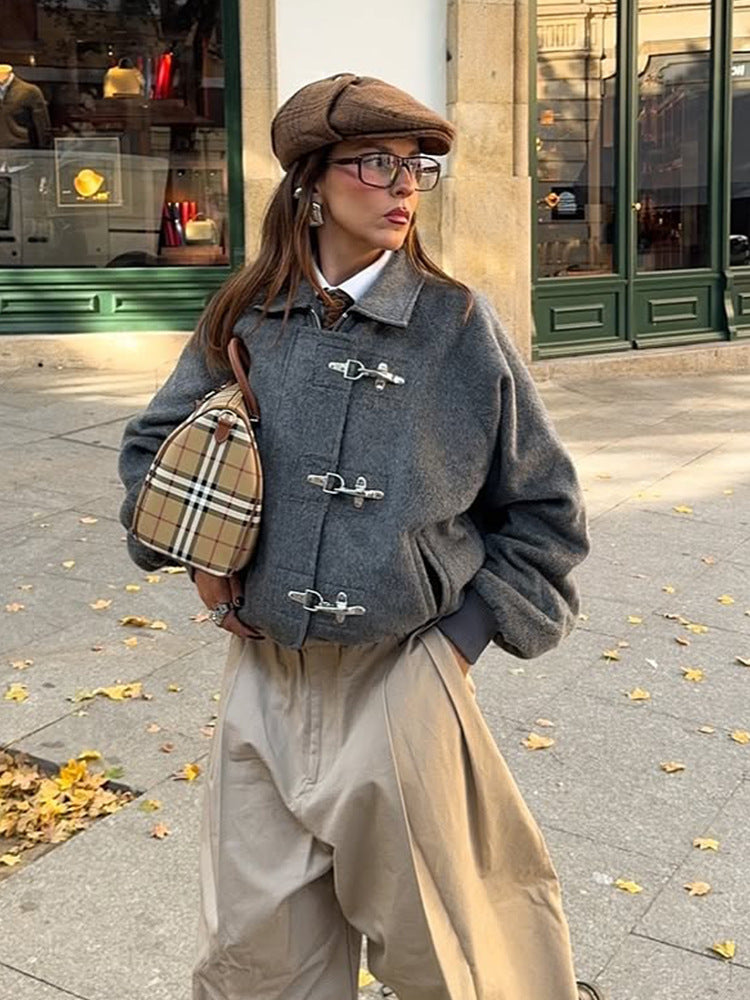 Tove kort jacka med spännen