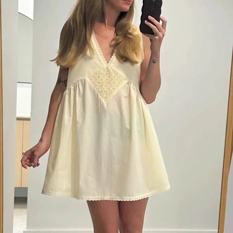 Olivia bohemisk miniklänning med spetskant