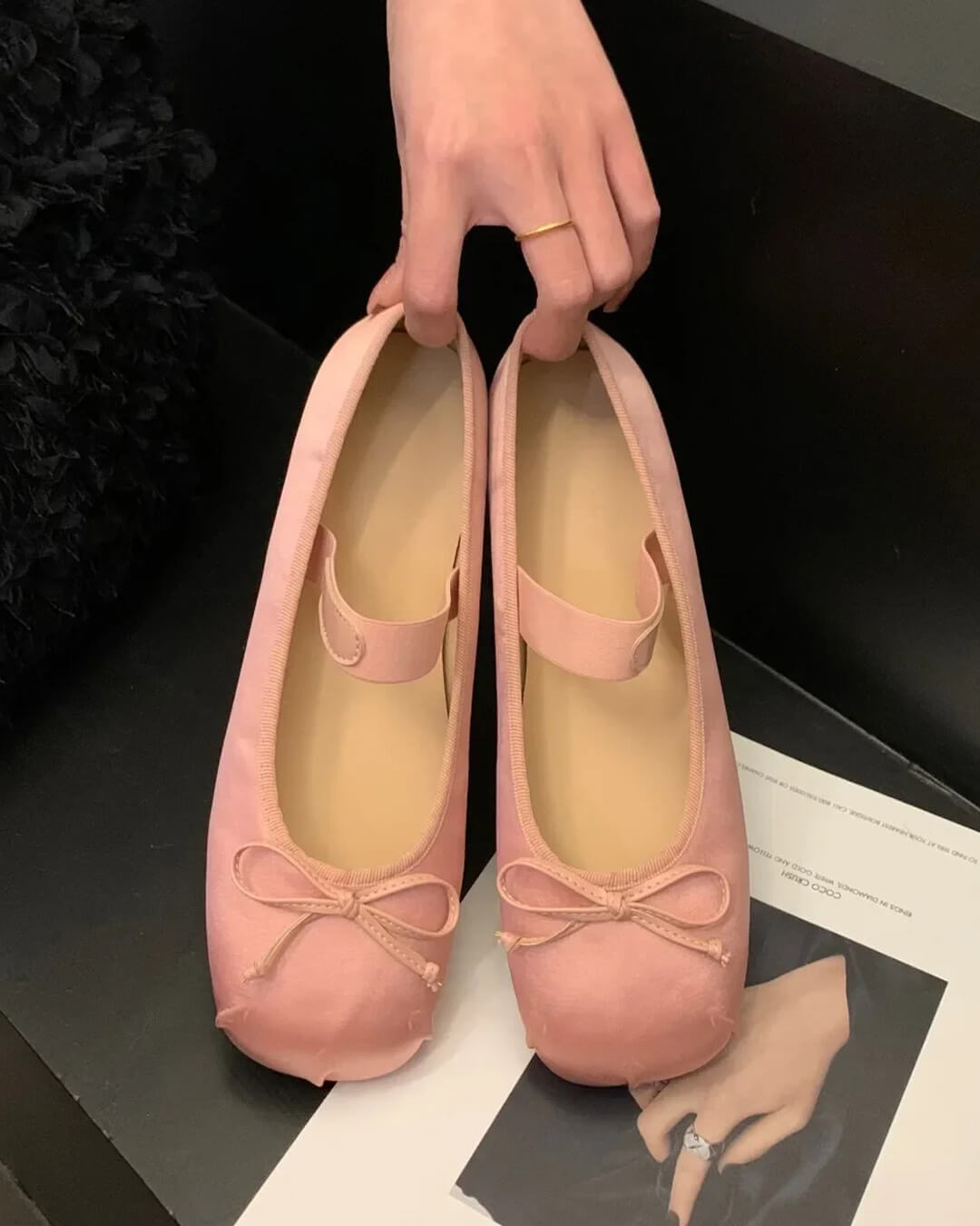 Pamela ballerinaskor i satäng med rosett