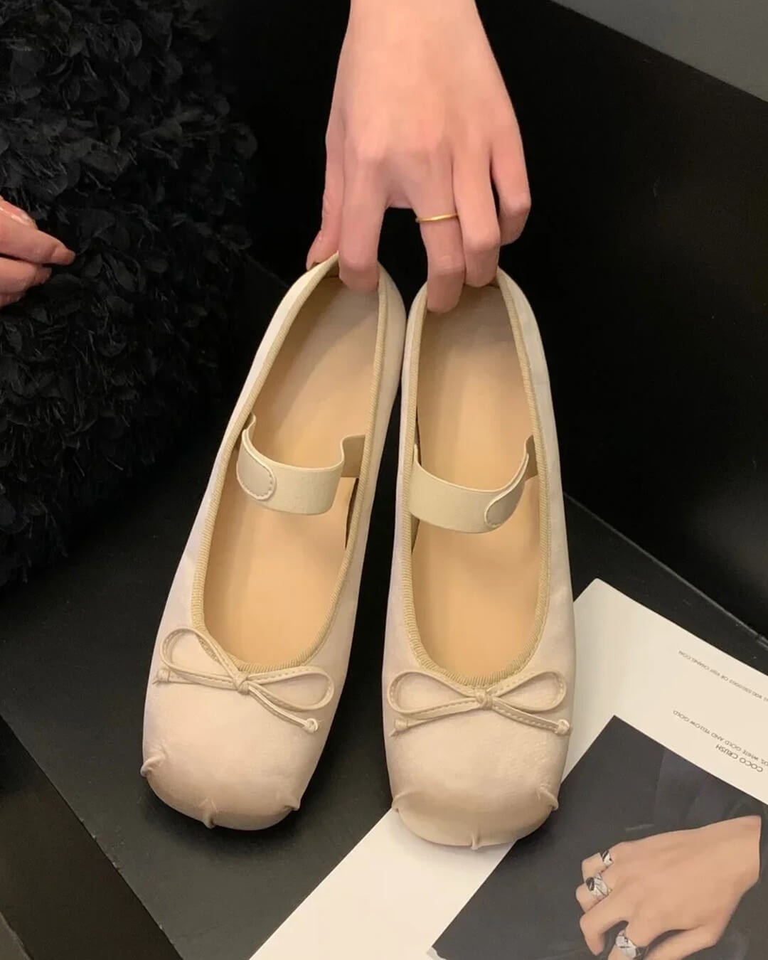 Pamela ballerinaskor i satäng med rosett