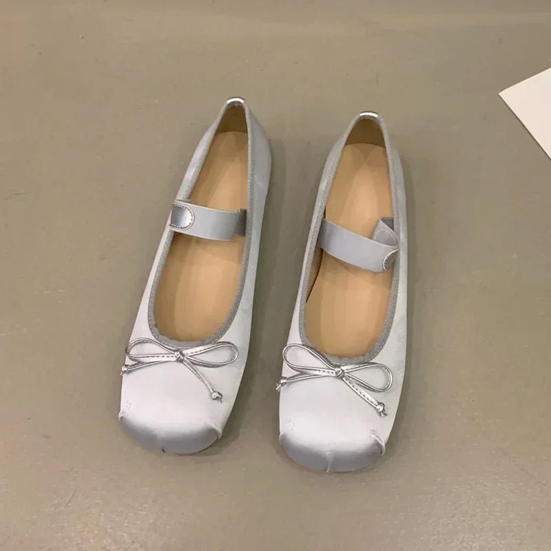 Pamela ballerinaskor i satäng med rosett