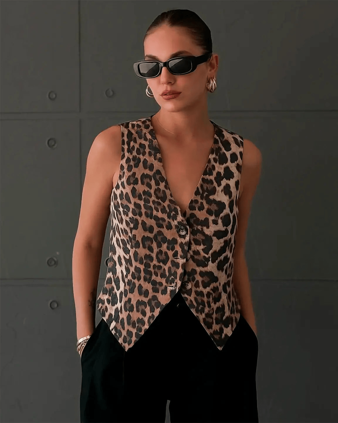 Pilar väst med leopardmönster