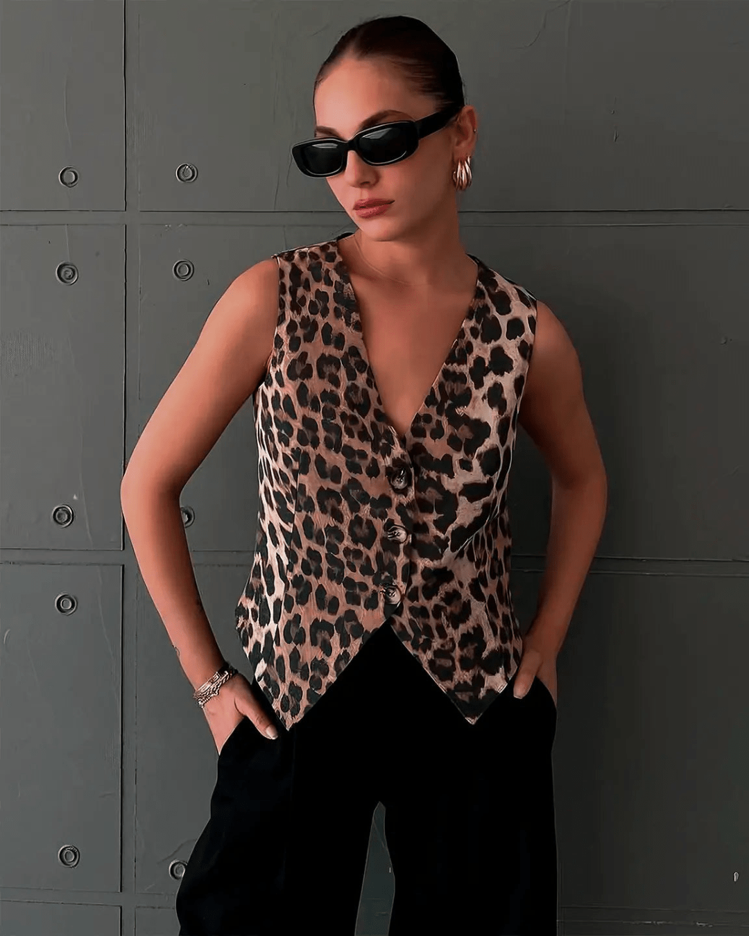 Pilar väst med leopardmönster