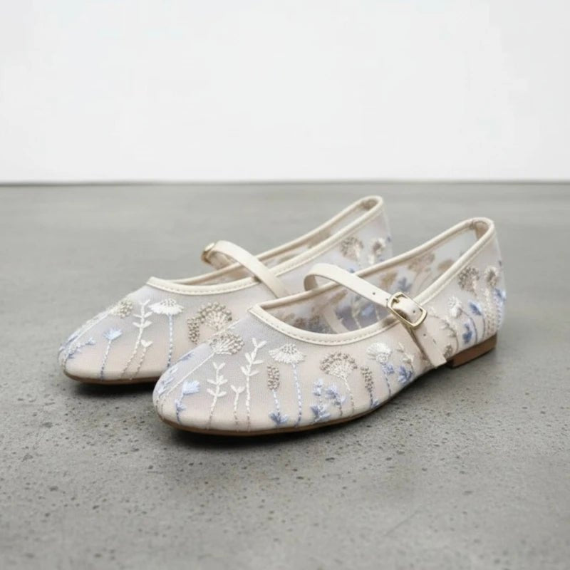 Priscilla broderade ballerinaskor