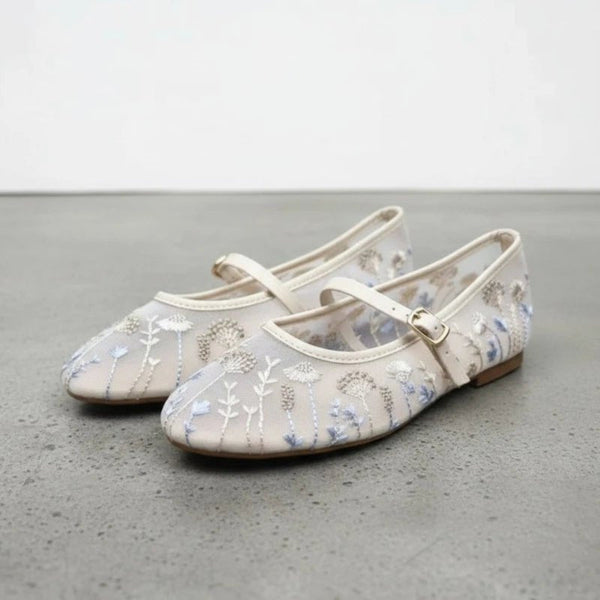 Priscilla broderade ballerinaskor