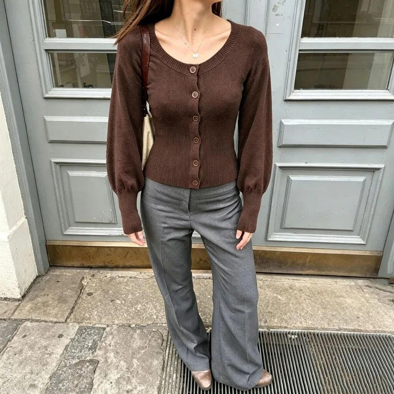 Mae stickad cardigan med puffärmar