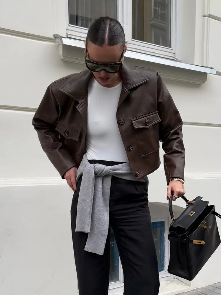 Rachelle kort jacka i imitationsläder