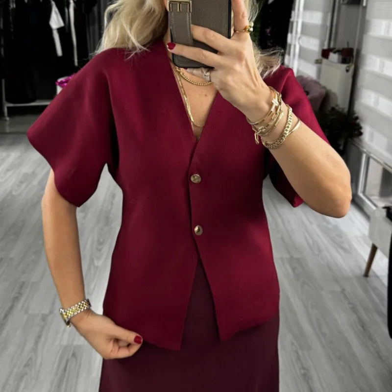 Ribbstickad cardigan med V-ringning och knappar
