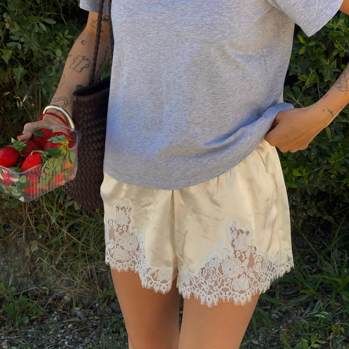 Rosa shorts i satin