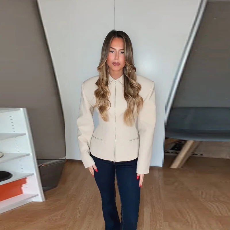 Sabine figursydd jacka med dragkedja