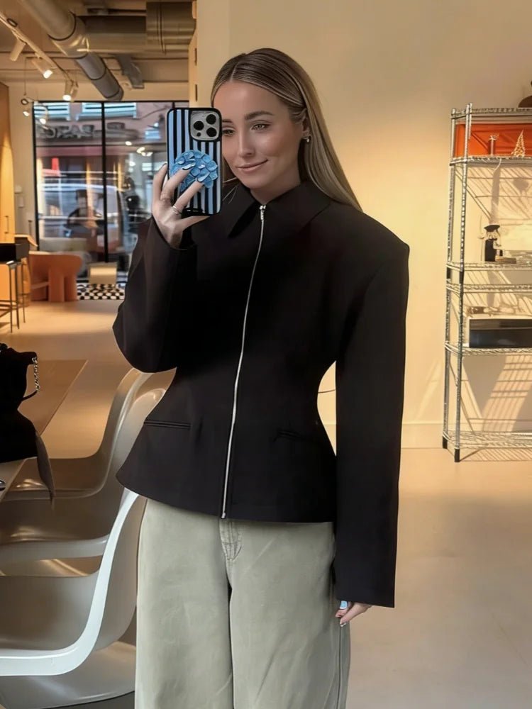 Sabine figursydd jacka med dragkedja