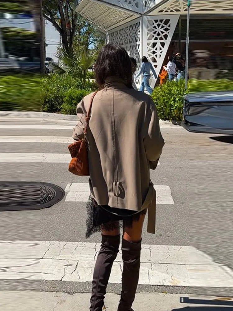 Saddie kort trenchcoat med skärp