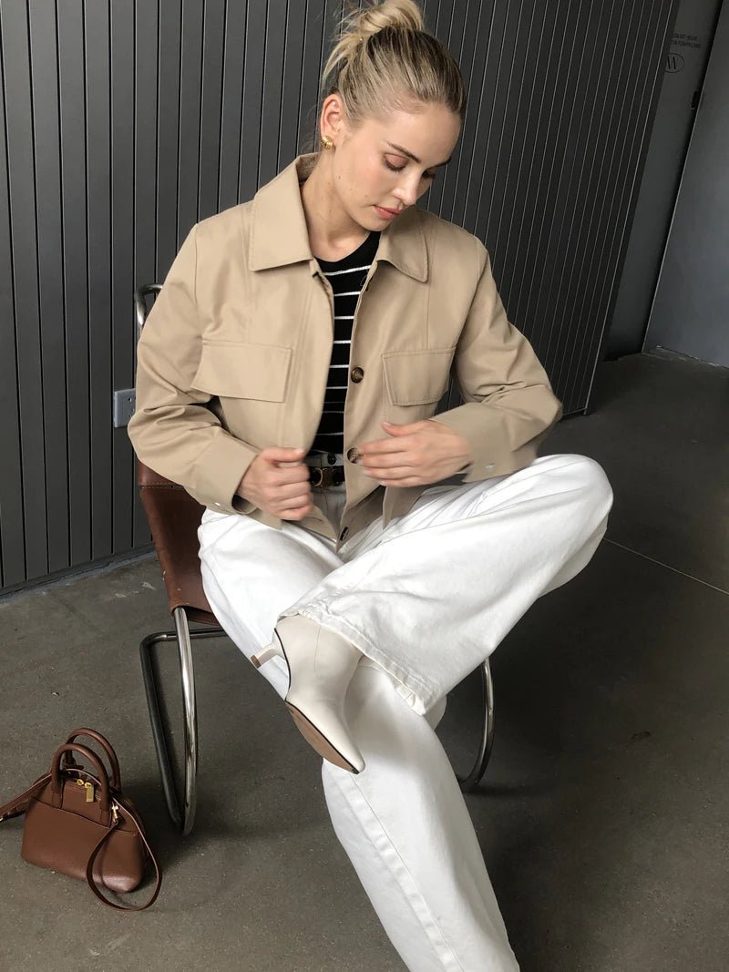 Sandra kort jacka med lockfickor