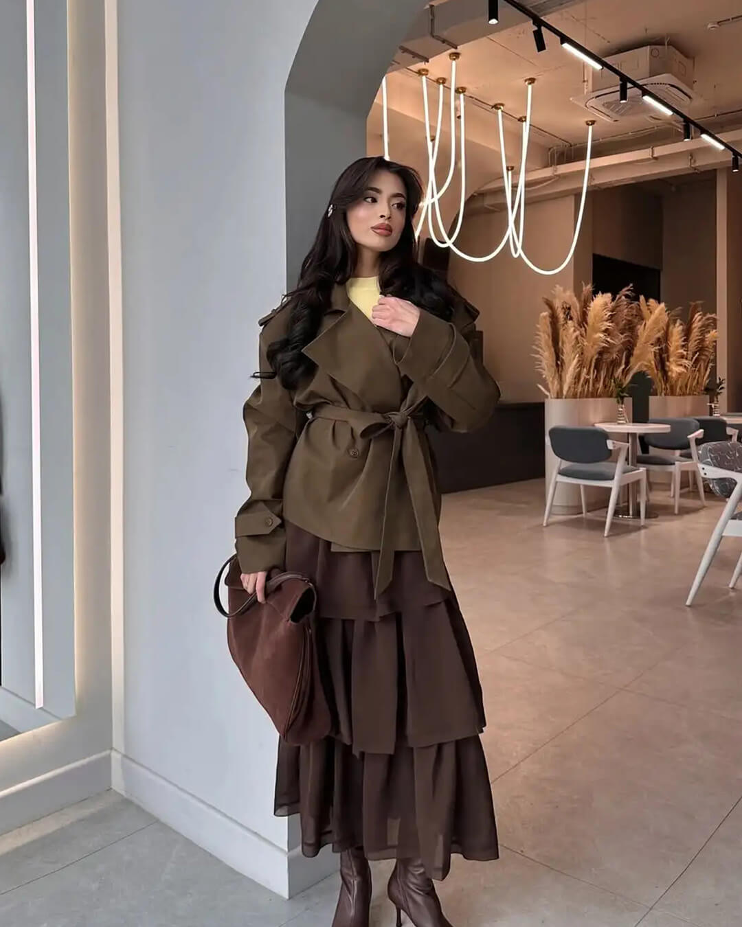 Sandy kort trenchcoat med snörning